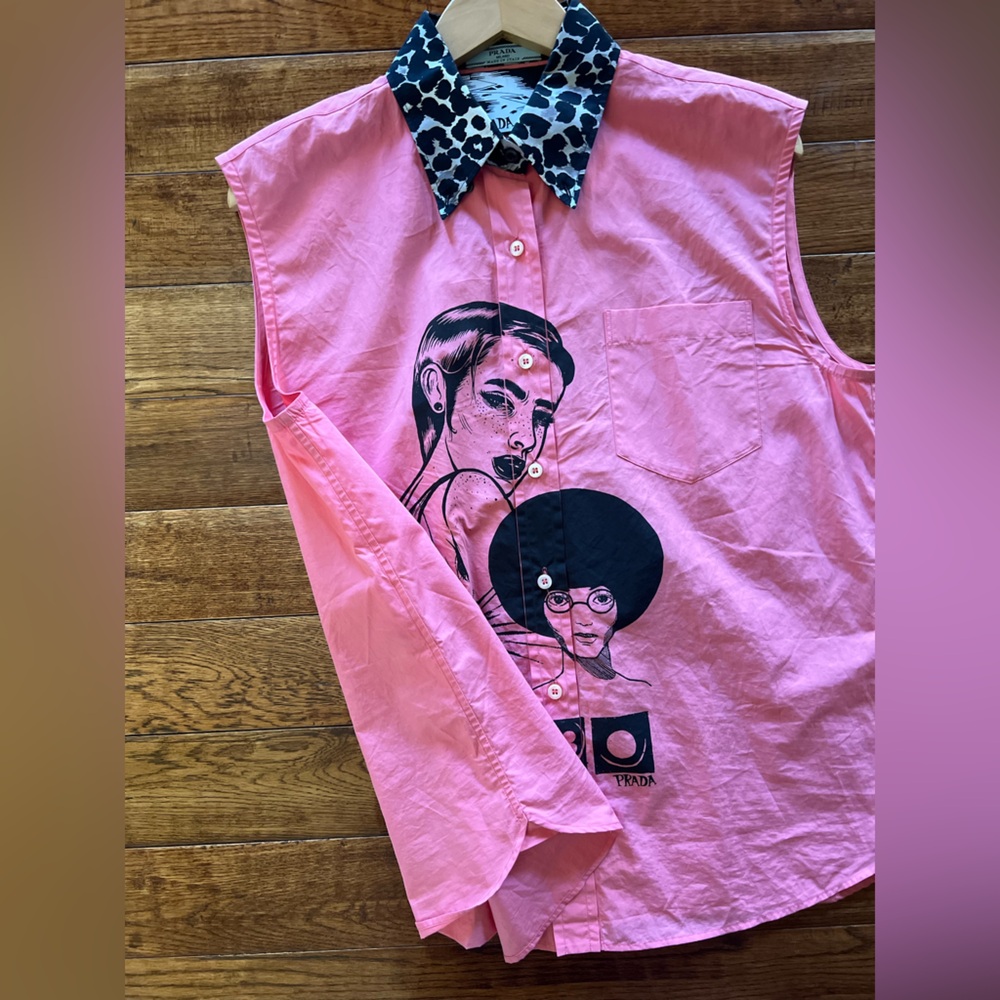 Prada Top Sleeveless Button Down Shirt with Comics Print Pink Black Size 8 (44) - Picture 15 of 16